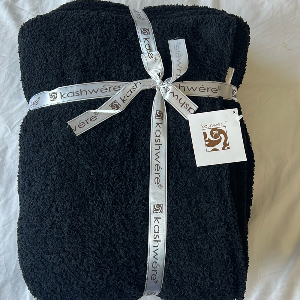 Throws - Kashwére Cloud - Chenilla Cloud - NWT BLACK